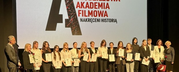 Nowy Sącz im. ks. Władysława Gurgacza SJ | Gala wręczenia nagród „Drzwi do wolności” oraz „Sygnet Niepodległości”