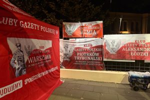 Jedni już są pod TK, inni ruszyli do Warszawy. Wielka manifestacja w ten piątek! [ZDJĘCIA/WIDEO]