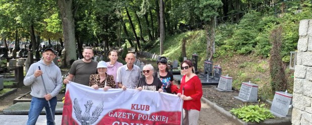GDYNIA | Porządkowanie grobów Obrońców Wybrzeża